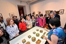 "Влюбленный дервиш" из Узбекистана в Азербайджане (ФОТО)