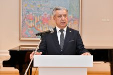 "Влюбленный дервиш" из Узбекистана в Азербайджане (ФОТО)