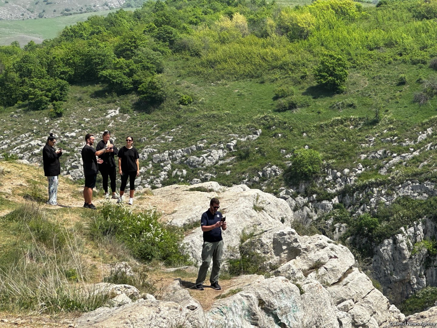 International travelers visit Jidir Duzu (PHOTO)