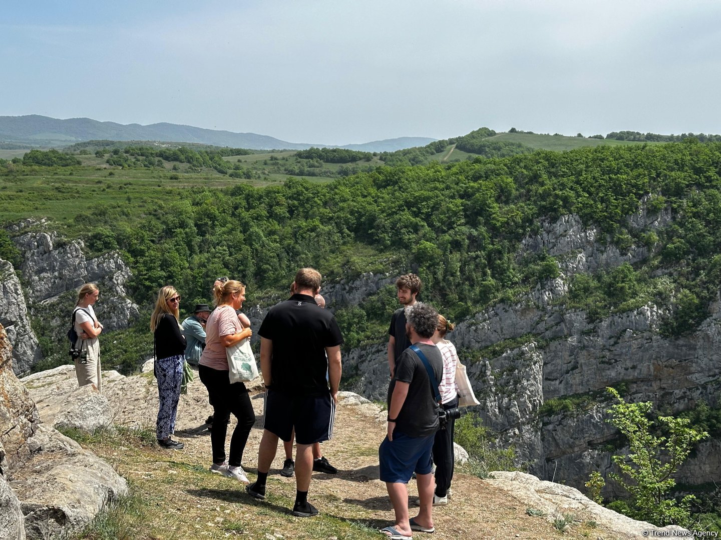 International travelers visit Jidir Duzu (PHOTO)