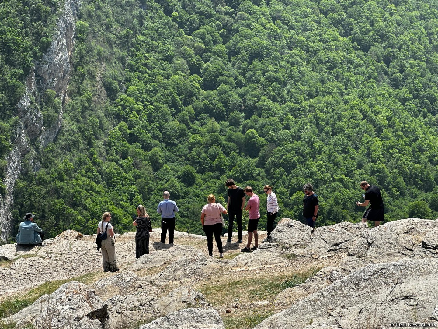 International travelers visit Jidir Duzu (PHOTO)