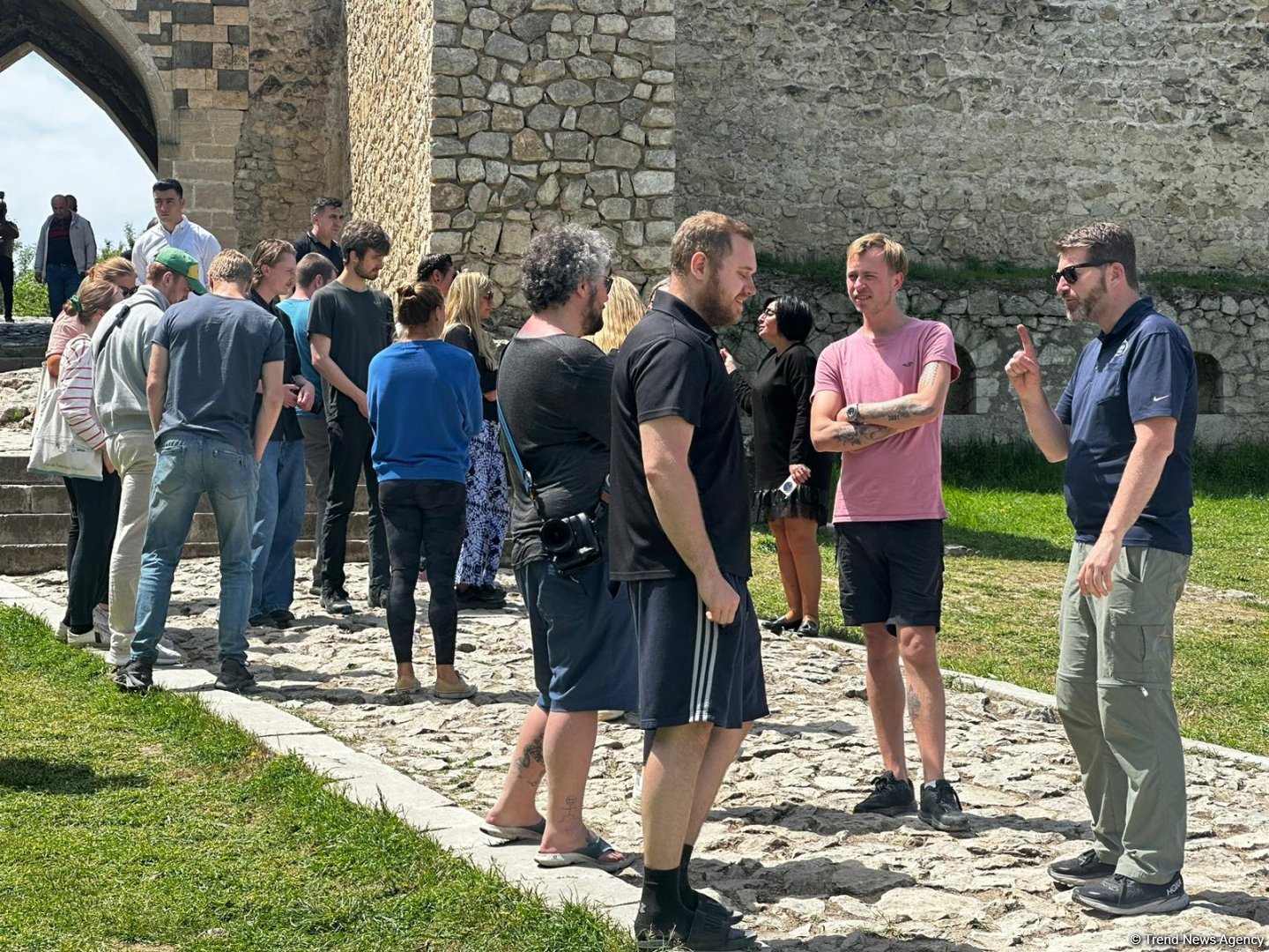 International travelers visit Jidir Duzu (PHOTO)