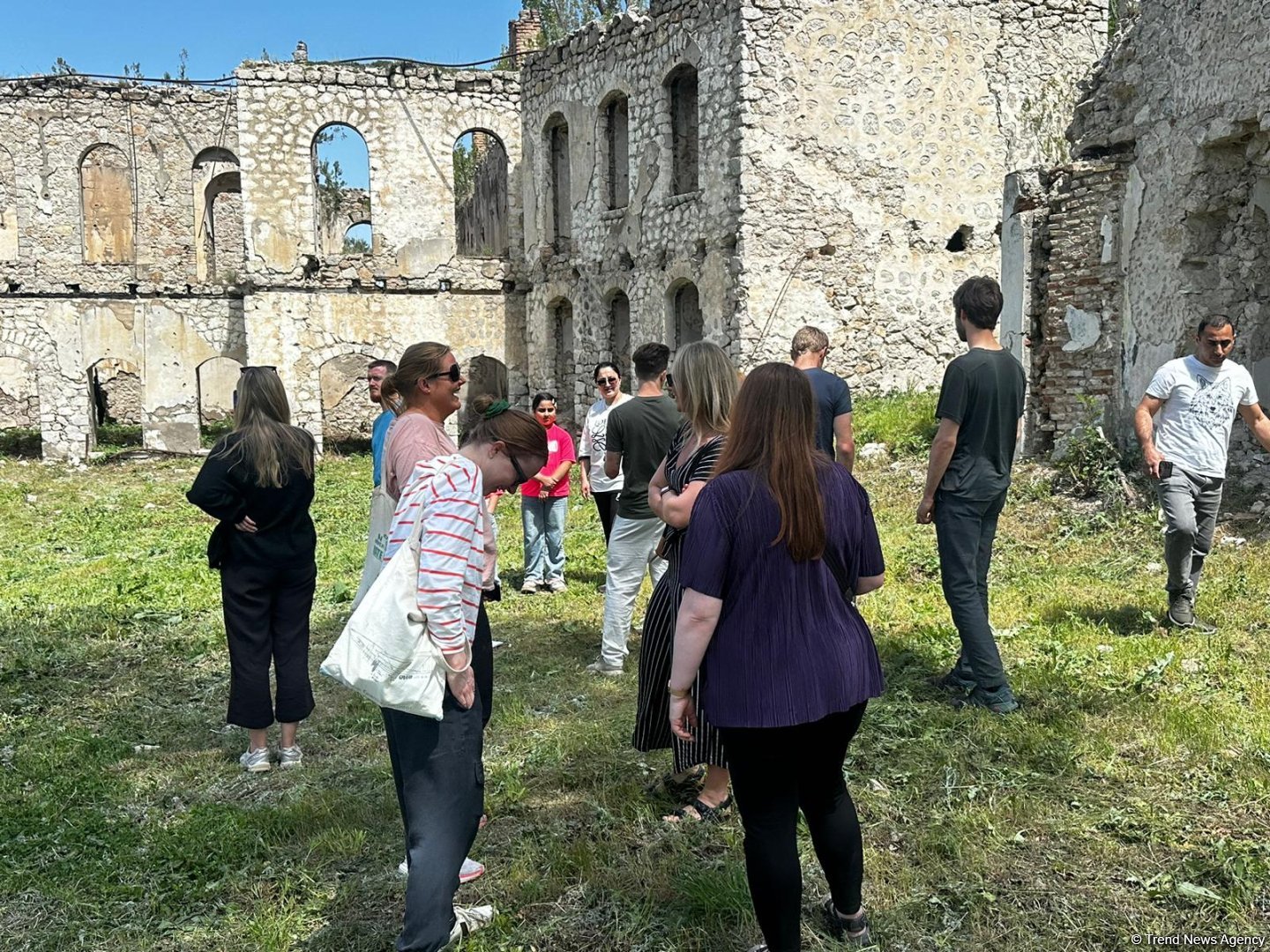 International travelers visit Jidir Duzu (PHOTO)