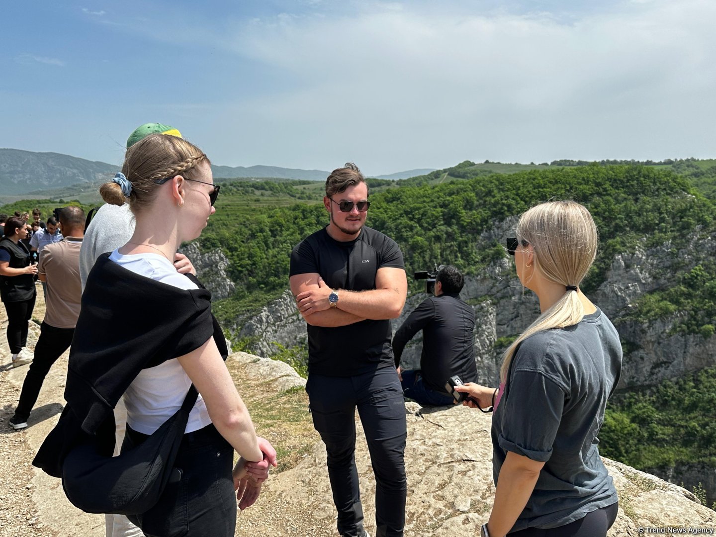 International travelers visit Jidir Duzu (PHOTO)