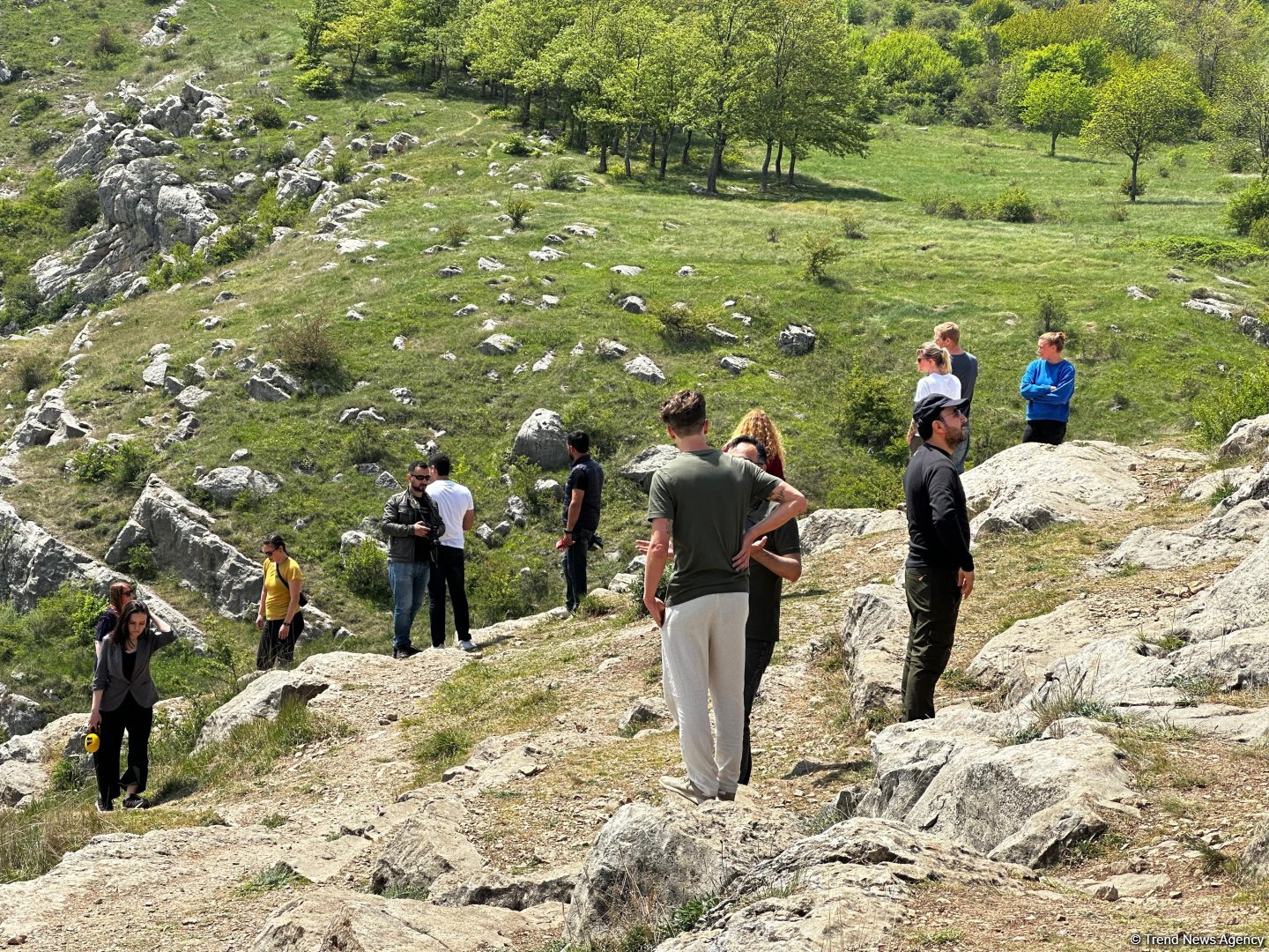 International travelers visit Jidir Duzu (PHOTO)