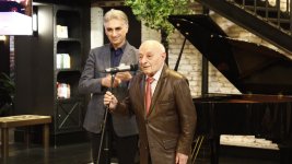 В Бакинском книжном центре представлен художественный альбом "Азим Азимзаде" (ФОТО)