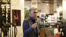 В Бакинском книжном центре представлен художественный альбом "Азим Азимзаде" (ФОТО)
