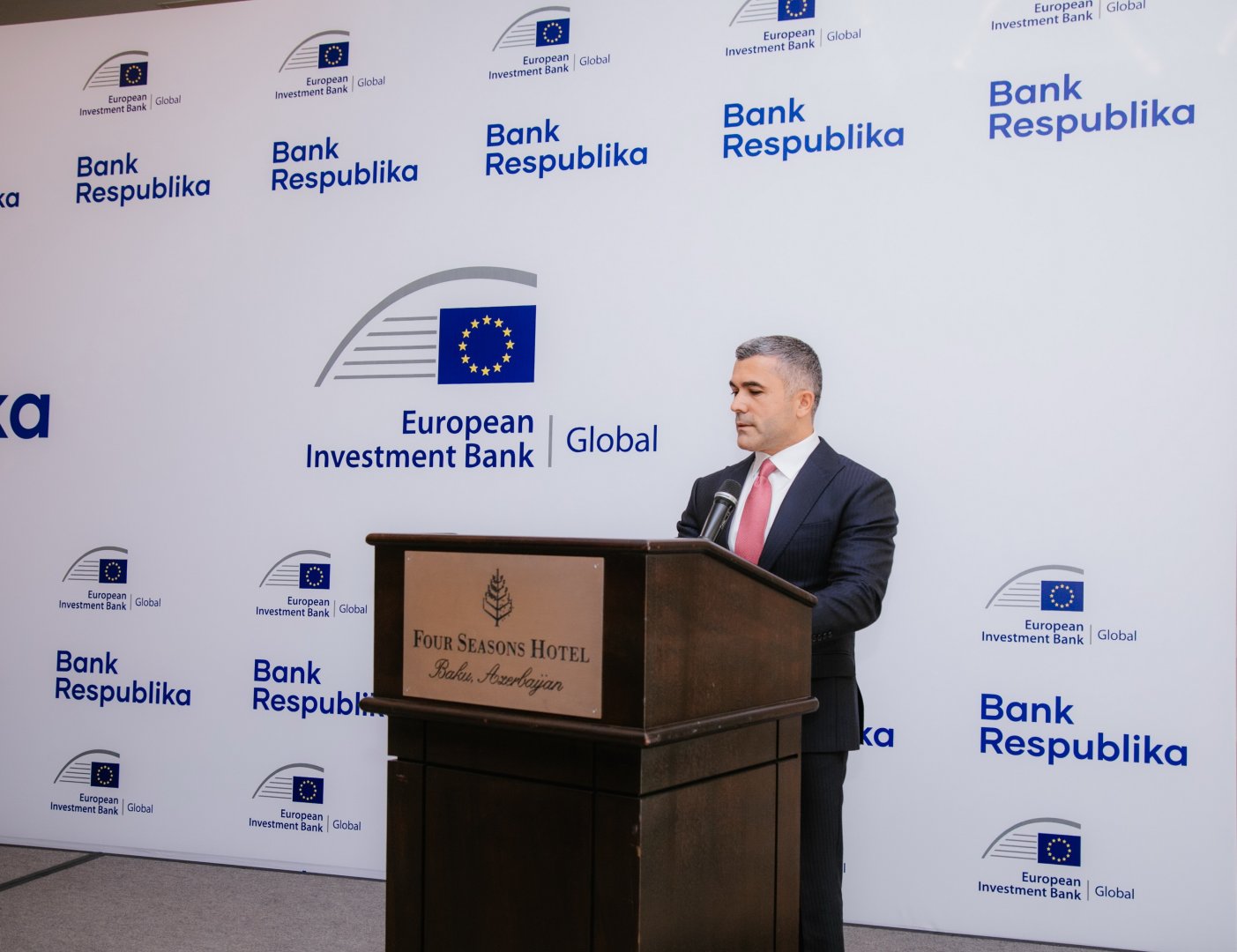 EIB Global and Bank Respublika signed a €10 million loan agreement to boost financial access for small businesses