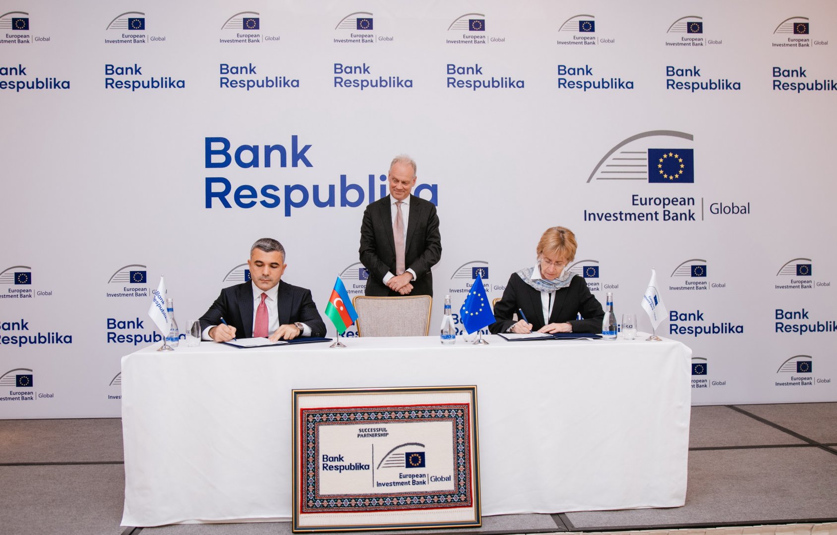 EIB Global and Bank Respublika signed a €10 million loan agreement to boost financial access for small businesses