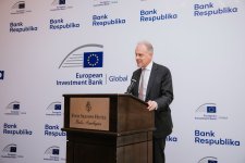 EIB Global and Bank Respublika signed a €10 million loan agreement to boost financial access for small businesses