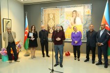 В Баку открылась выставка работ Фидан Амировой "По следам узоров..." – яркие краски души художницы  (ФОТО)