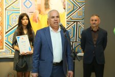 В Баку открылась выставка работ Фидан Амировой "По следам узоров..." – яркие краски души художницы  (ФОТО)