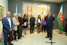 В Баку открылась выставка работ Фидан Амировой "По следам узоров..." – яркие краски души художницы  (ФОТО)