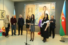 В Баку открылась выставка работ Фидан Амировой "По следам узоров..." – яркие краски души художницы  (ФОТО)