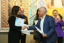 В Баку открылась выставка работ Фидан Амировой "По следам узоров..." – яркие краски души художницы  (ФОТО)