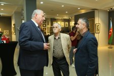 В Баку открылась выставка работ Фидан Амировой "По следам узоров..." – яркие краски души художницы  (ФОТО)