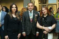 В Баку открылась выставка работ Фидан Амировой "По следам узоров..." – яркие краски души художницы  (ФОТО)