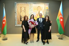 В Баку открылась выставка работ Фидан Амировой "По следам узоров..." – яркие краски души художницы  (ФОТО)
