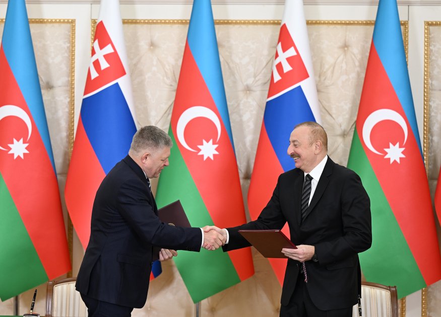 Azerbaijan, Slovakia sign documents (PHOTO)