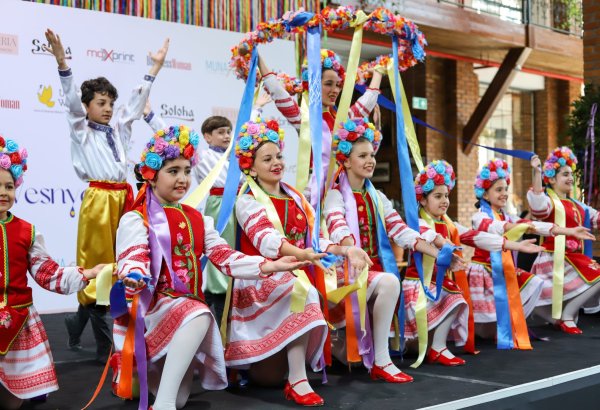 В Баку прошел фестиваль Vesnyanka – как приготовить борщ под песни и танцы   (ФОТО)