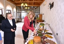 Bulgarian First Lady gets acquinted with samples of Azerbaijan's national cuisine (PHOTO)