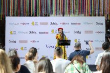 В Баку прошел фестиваль Vesnyanka – как приготовить борщ под песни и танцы   (ФОТО)