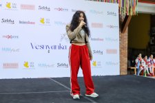 В Баку прошел фестиваль Vesnyanka – как приготовить борщ под песни и танцы   (ФОТО)