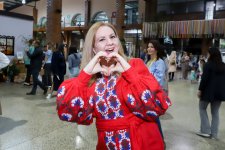 В Баку прошел фестиваль Vesnyanka – как приготовить борщ под песни и танцы   (ФОТО)