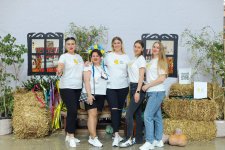 В Баку прошел фестиваль Vesnyanka – как приготовить борщ под песни и танцы   (ФОТО)