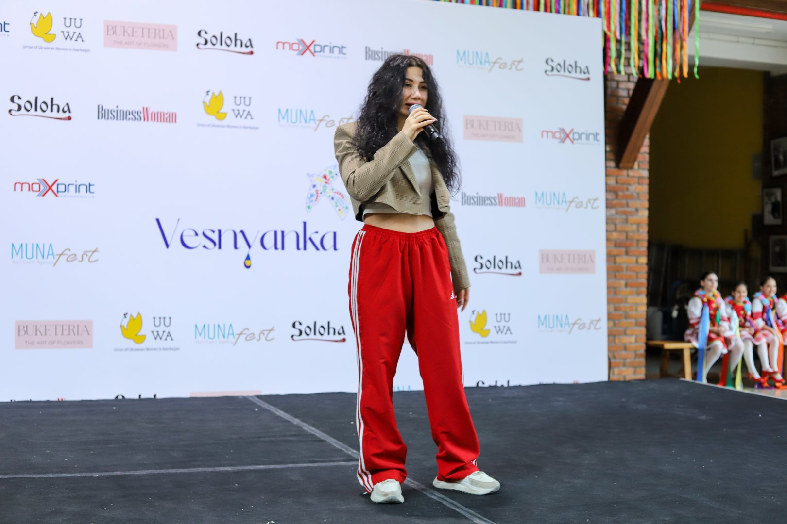В Баку прошел фестиваль Vesnyanka – как приготовить борщ под песни и танцы   (ФОТО)