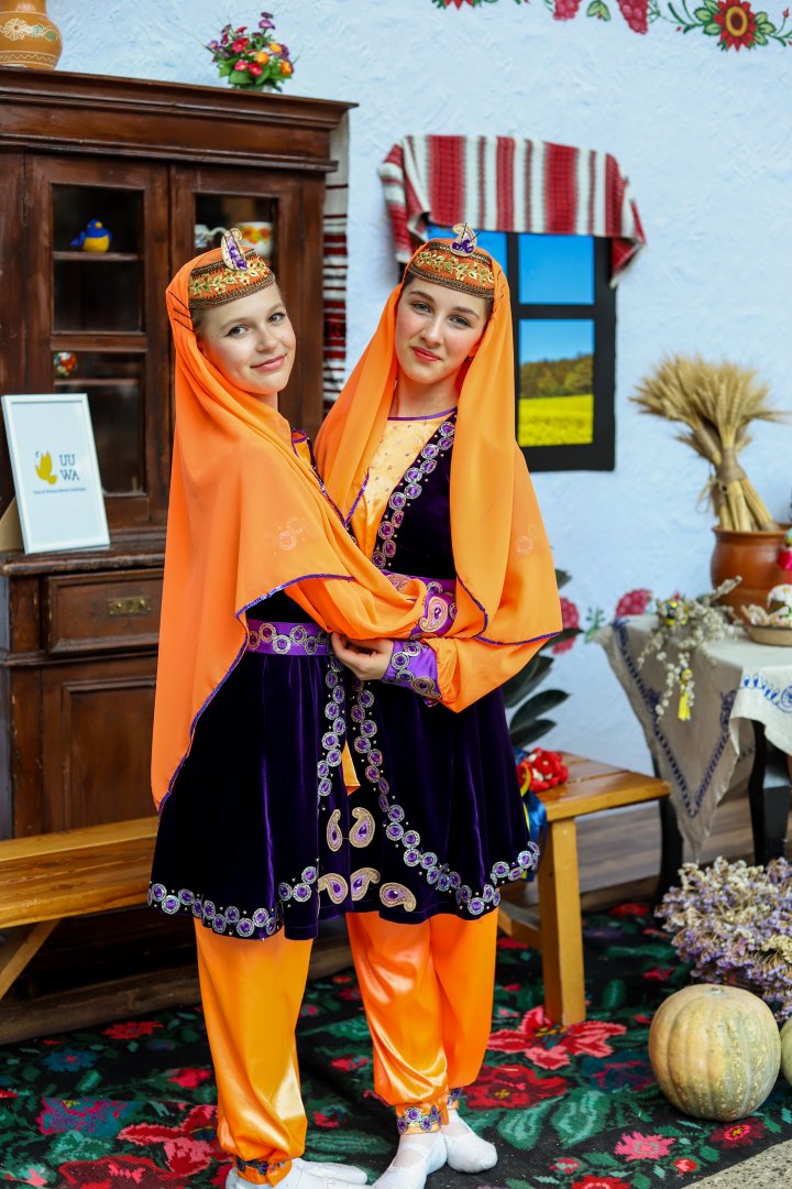 В Баку прошел фестиваль Vesnyanka – как приготовить борщ под песни и танцы   (ФОТО)