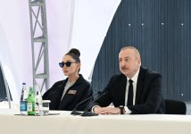Президент Ильхам Алиев и Первая леди Мехрибан Алиева приняли участие в открытии первого жилого комплекса в Шуше и встретились с первыми жителями, переселившимися в город (ФОТО/ВИДЕО)