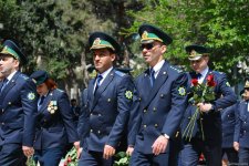 Официальные лица почтили память великого лидера Гейдара Алиева (ФОТО)