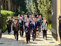 Официальные лица почтили память великого лидера Гейдара Алиева (ФОТО)