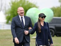 Президент Ильхам Алиев и Первая леди Мехрибан Алиева приняли участие в открытии VII Международного музыкального фестиваля «Харыбюльбюль» в Шуше (ФОТО/ВИДЕО)