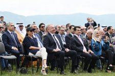 Президент Ильхам Алиев и Первая леди Мехрибан Алиева приняли участие в открытии VII Международного музыкального фестиваля «Харыбюльбюль» в Шуше (ФОТО/ВИДЕО)