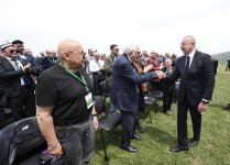 Президент Ильхам Алиев и Первая леди Мехрибан Алиева приняли участие в открытии VII Международного музыкального фестиваля «Харыбюльбюль» в Шуше (ФОТО/ВИДЕО)