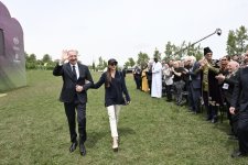 Президент Ильхам Алиев и Первая леди Мехрибан Алиева приняли участие в открытии VII Международного музыкального фестиваля «Харыбюльбюль» в Шуше (ФОТО/ВИДЕО)