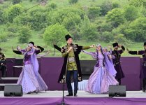 Президент Ильхам Алиев и Первая леди Мехрибан Алиева приняли участие в открытии VII Международного музыкального фестиваля «Харыбюльбюль» в Шуше (ФОТО/ВИДЕО)