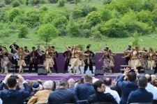 Президент Ильхам Алиев и Первая леди Мехрибан Алиева приняли участие в открытии VII Международного музыкального фестиваля «Харыбюльбюль» в Шуше (ФОТО/ВИДЕО)