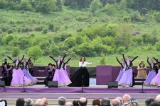 Azerbaijan portrays grand opening of 7th Kharibulbul Int'l Music Festival (PHOTO)
