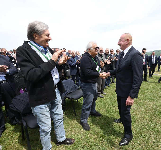 Президент Ильхам Алиев и Первая леди Мехрибан Алиева приняли участие в открытии VII Международного музыкального фестиваля «Харыбюльбюль» в Шуше (ФОТО/ВИДЕО)