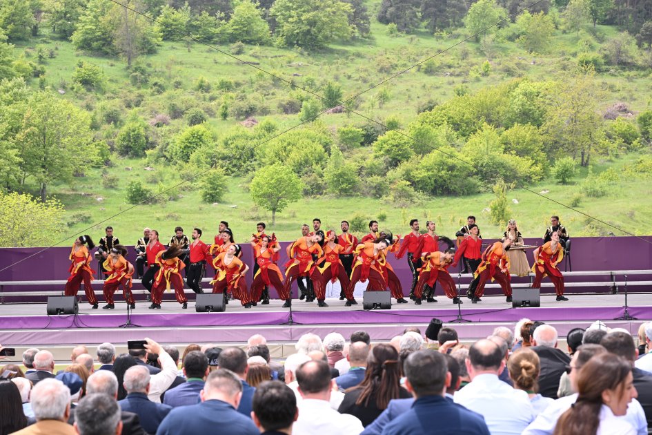 Azerbaijan portrays grand opening of 7th Kharibulbul Int'l Music Festival (PHOTO)