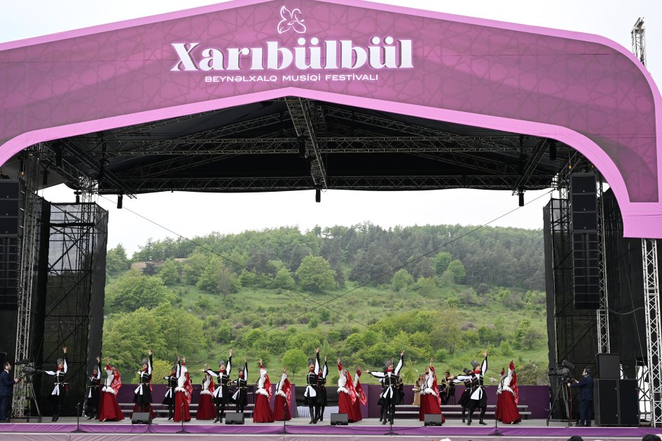 Azerbaijan portrays grand opening of 7th Kharibulbul Int'l Music Festival (PHOTO)