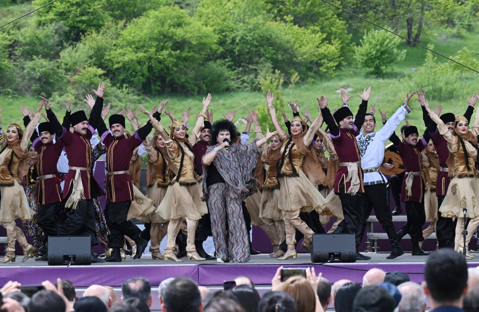 Azerbaijan portrays grand opening of 7th Kharibulbul Int'l Music Festival (PHOTO)