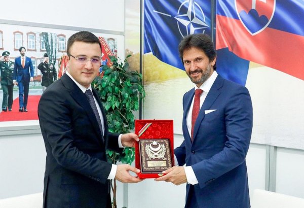 Azerbaijan, Slovakia delve into military-technical cooperation