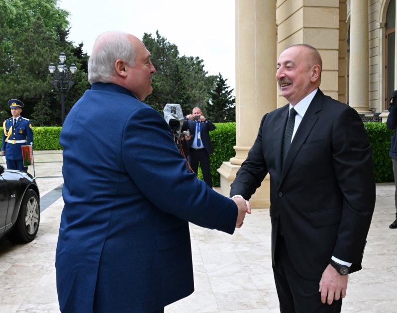 В Баку состоялась церемония официальной встречи Президента Республики Беларусь Александра Лукашенко (ВИДЕО/ФОТО)