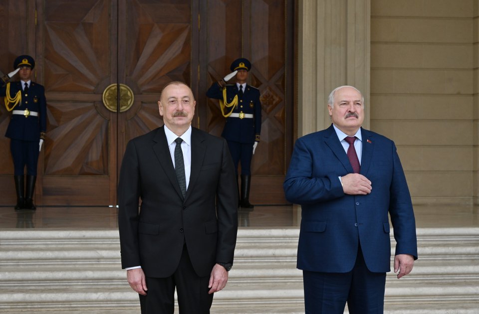 В Баку состоялась церемония официальной встречи Президента Республики Беларусь Александра Лукашенко (ВИДЕО/ФОТО)