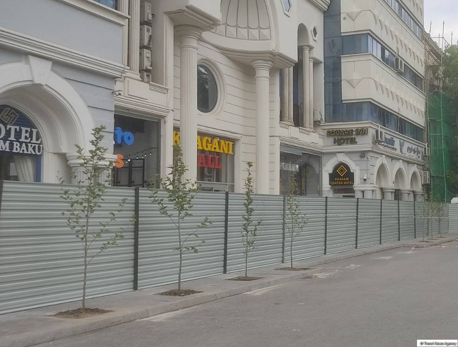 Стала известна причина ограждения территории вокруг парка "Хагани" в Баку (ФОТО)