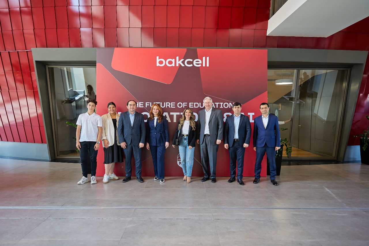 Генеральный директор Bakcell встретился с учениками Современного Образовательного Комплекса (ФОТО)